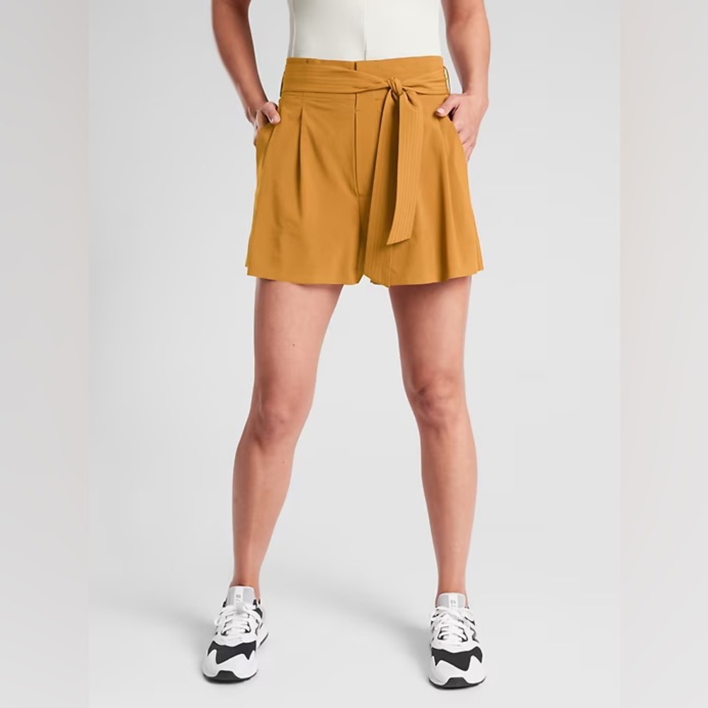 Athleta Skyline Short II in Tuscan Gold size 4